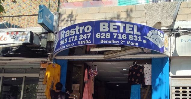 Rastro Betel Alicante на Av. Pintor Gastón Castelló: б/у мебель, техника и вещи для дома